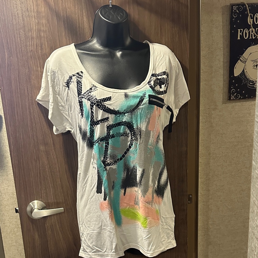 Chic White Graphic Tee with Multicolor Design